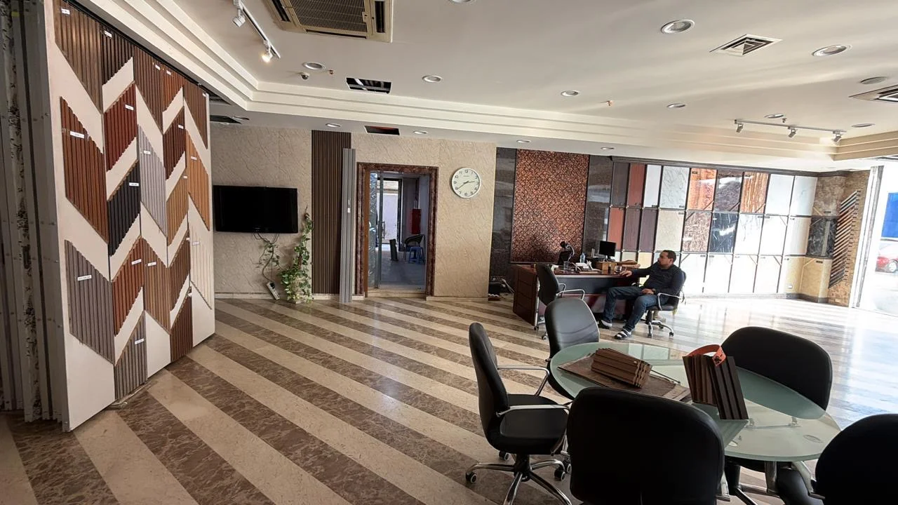 صالة عرض تجارية فاخرة | شارع التسعين الجنوبي، القاهرة الجديدة - إداري للبيع في التجمع الخامس - صورة 5